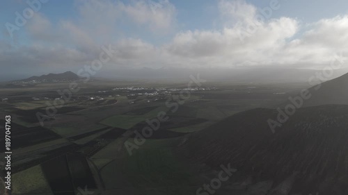 Lanzarote_Tiagua_La_Vegueta_Volcanes_Montañas_verdes_Tinajo_Muñique_Islas_Canarias_Invierno_humedo