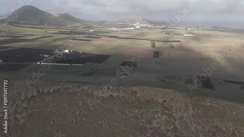 Lanzarote_Tiagua_La_Vegueta_Volcanes_Montañas_verdes_Tinajo_Muñique_Islas_Canarias_Invierno_humedo