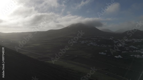 Lanzarote_Tiagua_La_Vegueta_Volcanes_Montañas_verdes_Tinajo_Muñique_Islas_Canarias_Invierno_humedo