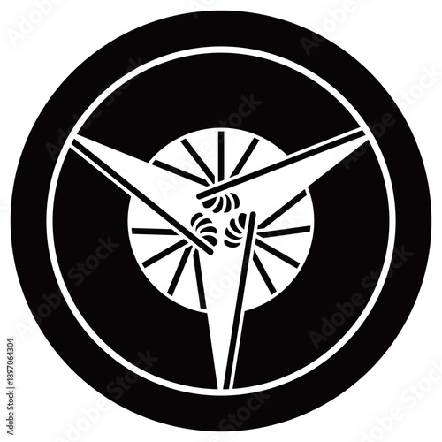 家紋です。丸に三つ扇といいます。