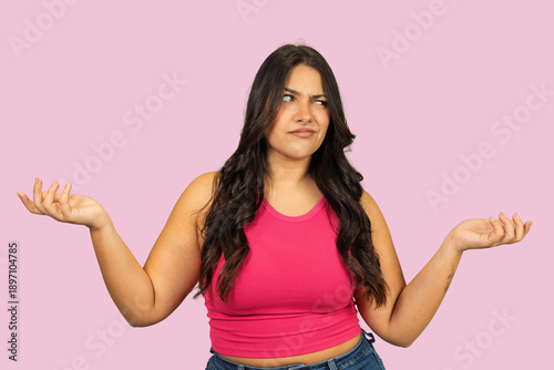Canvas Print Young woman shrugging with confused expression portraying indecision