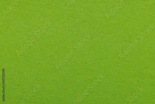 Foto Green paper texture background with natural fiber details,High-resolution close-up of vibrant lime green construction paper showing a grainy, organic fibrous texture