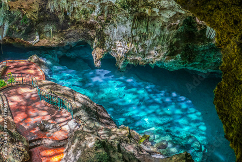 Φωτογραφία Santo Domingo,Dominican Republi: Tourists at Los Tres Ojos(The Three Eyes) Natio