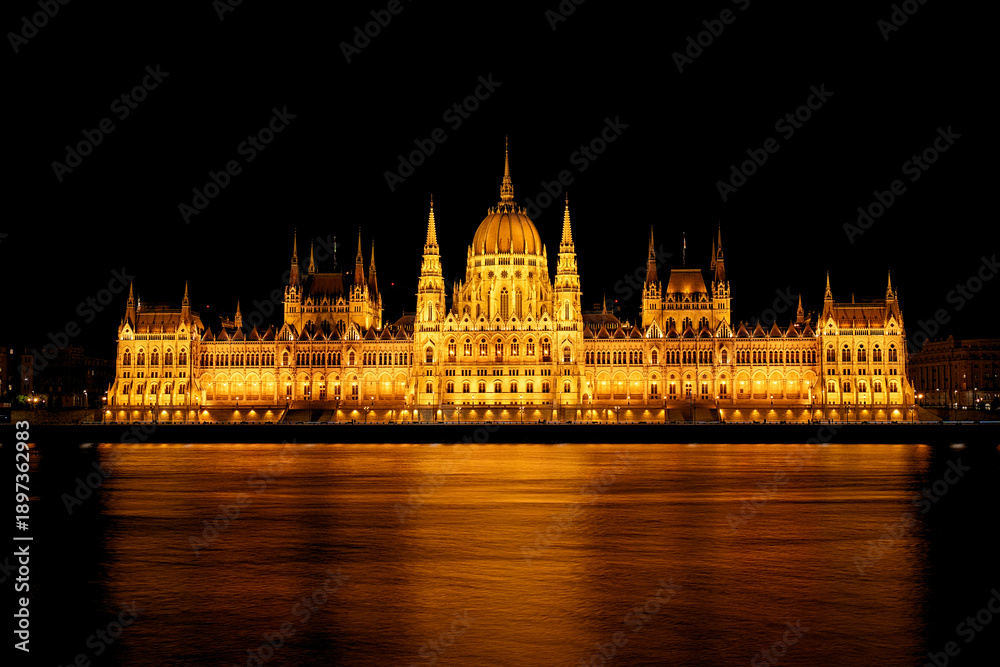 Fototapeta premium Parliament in Budapest