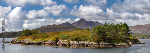 Tableau sur toile Panoramic view of the small island of the west coast of Ireland