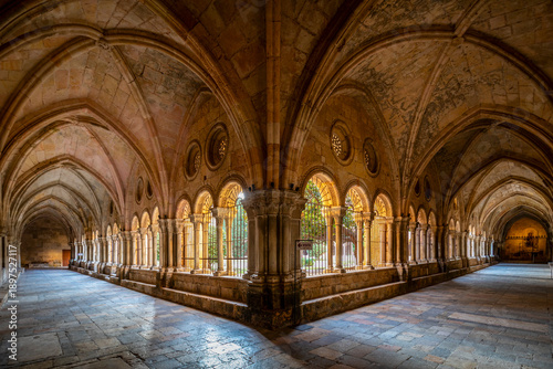 Tableau sur toile Cloister of the cathedral of Tarragona, Catalonia, Spain, a UNESCO World Heritag