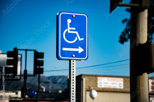 Cuadro en lienzo Blue handicap parking sign with white wheelchair symbol and arrow pointing right