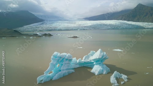 Icebergs from the Fjallsjökull glacier in the lagoon of Fjallsárlón, Iceland