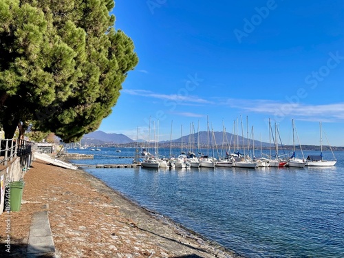 Photos Lesa, la luce invernale sul Lago Maggiore, Piemonte, Italia