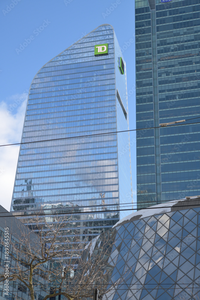 Obraz premium north elevations of TD Terrace, RBC Centre, and Roy Thomson on a blue sky in winter, Toronto