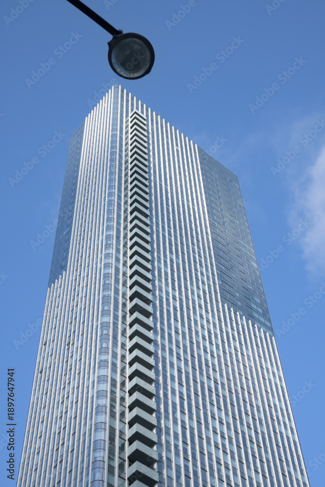 Obraz premium skyward view of Thomson Reuters building (southeast elevation) located at 19 Duncan St, Toronto