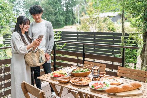 Quadro em tela Couples and married couples dining on a wooden deck, terrace seating, or balcony