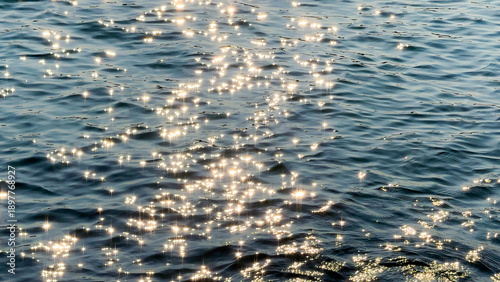 Foto 陽光がきらめく海面の輝き