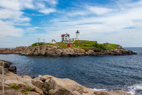 Photos Nubble Lighthouse on rocky island along the Maine coast with Atlantic Ocean and