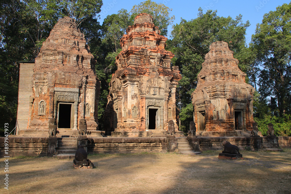 Naklejka premium ruined ancient hindu and buddhist khmer temple (preah ko) in angkor in siem reap in cambodia 