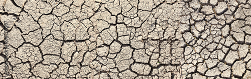 Valokuva Cracked earth due to severe drought, suitable for environmental, climate change, and natural disaster concepts