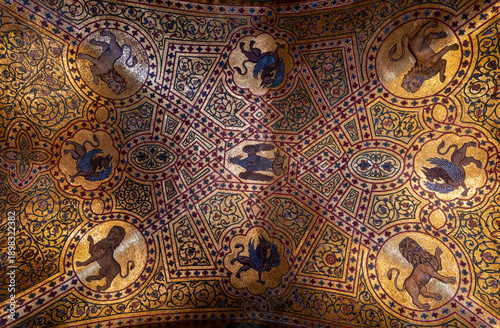 The golden mosaic ceiling in King Roger's Hall depicts a fantastic animal world inspired by Byzantine and Oriental styles.