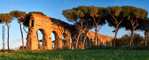 Slika na platnu Panoramic view of the Claudian aqueduct