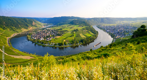 Photos Panorama of the landscape along the Moselle River with the famous 180-degree river bend near Kröv in Rhineland-Palatinate (Germany)