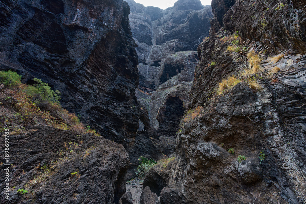 Obraz premium Narrow trail in Masca canyon