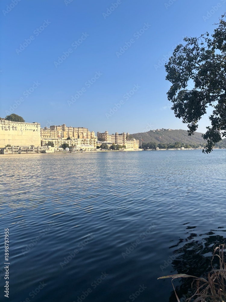 Fototapeta premium historic gangaur ghat in udaipur rajasthan gangaur ghat cultural landmark udaipur scenic gangaur ghat lakeside architecture gangaur ghat at sunset udaipur