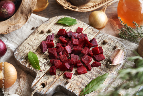 Photos Sliced red beet with garlic, bay leaf, onion and allspice - preparation of ferme