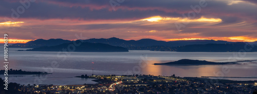 Fotografia Angel Island and Brooks Island, Late Sunset, Seen from Berkeley Hills over the B