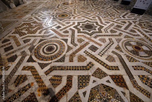 Foto Beautiful floor mosaics in Monreale Cathedral.