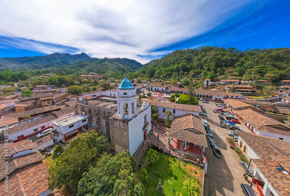 Obraz premium Aerial View of San Sebastián del Oeste, Jalisco, Mexico