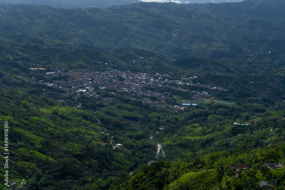 Naklejka premium Cocorná, Antioquia-Colombia. August 3, 2023. View of Cocorna tourist town