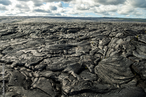 Tableau sur toile Hardened lava field with detailed volcanic textures on the Big Island of Hawaii, formed by ancient lava flows under natural daylight