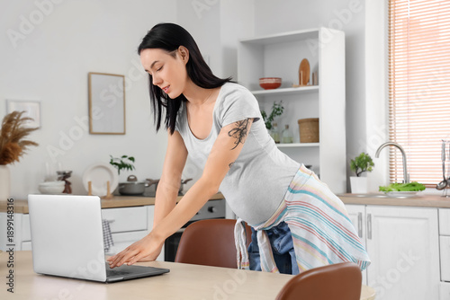 Young pregnant woman using ...