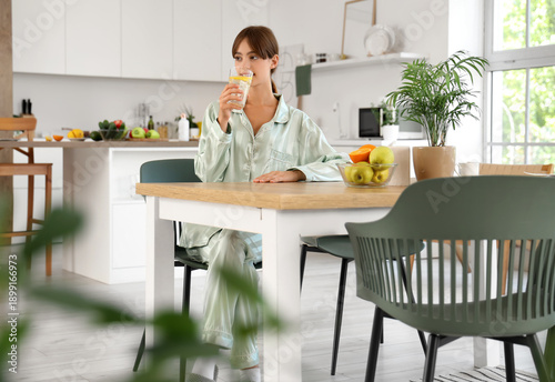 Young woman drinking lemon ...
