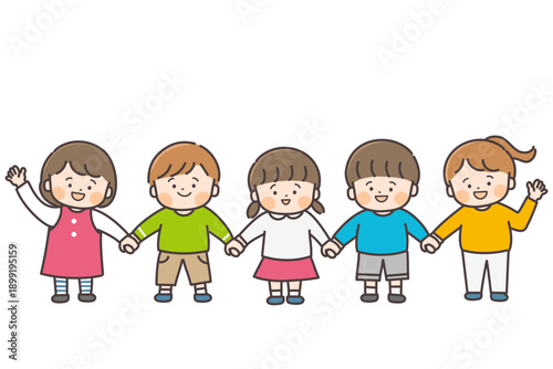 笑顔で手をつなぐ五人の子供たち
