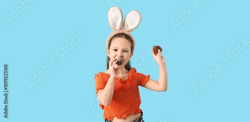Cute little girl in bunny e...
