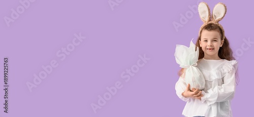 Cute little girl in bunny e...