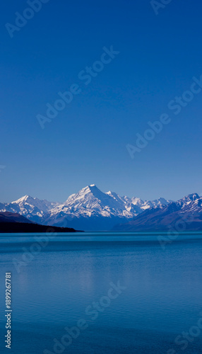 Obraz na płótnie The Majestic Aoraki Mount Cook over Lake Pukaki,New zealand