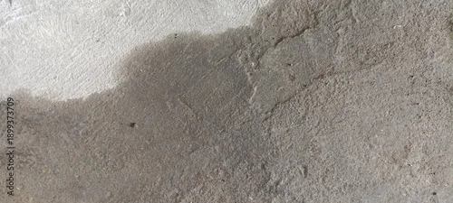 Panel kuchenny z motywem Dark Wet Concrete Floor Texture with Water Stain Pattern. Concrete floor with dark wet stains forming organic shapes, ideal for moody abstract backgrounds