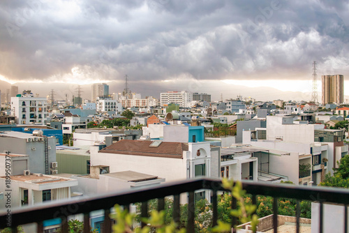 Φωτογραφία Vietnam Da Nang city view from balcony with railing and dark clouds at sunset