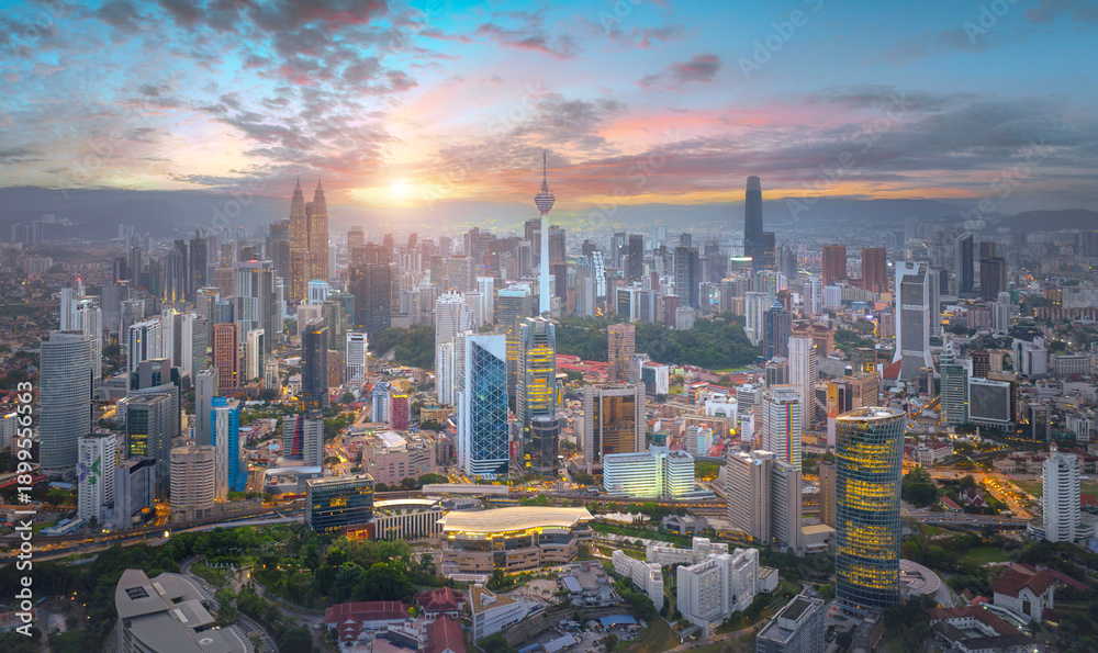 Obraz premium An aerial view of the Kuala Lumpur city Malaysia, Modern buildings and street traffic.Kuala Lumpur city skyline with dramatic sky , twilight scene . Malaysia . 