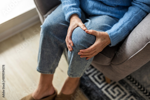 Fotografie Senior woman suffering from knee pain