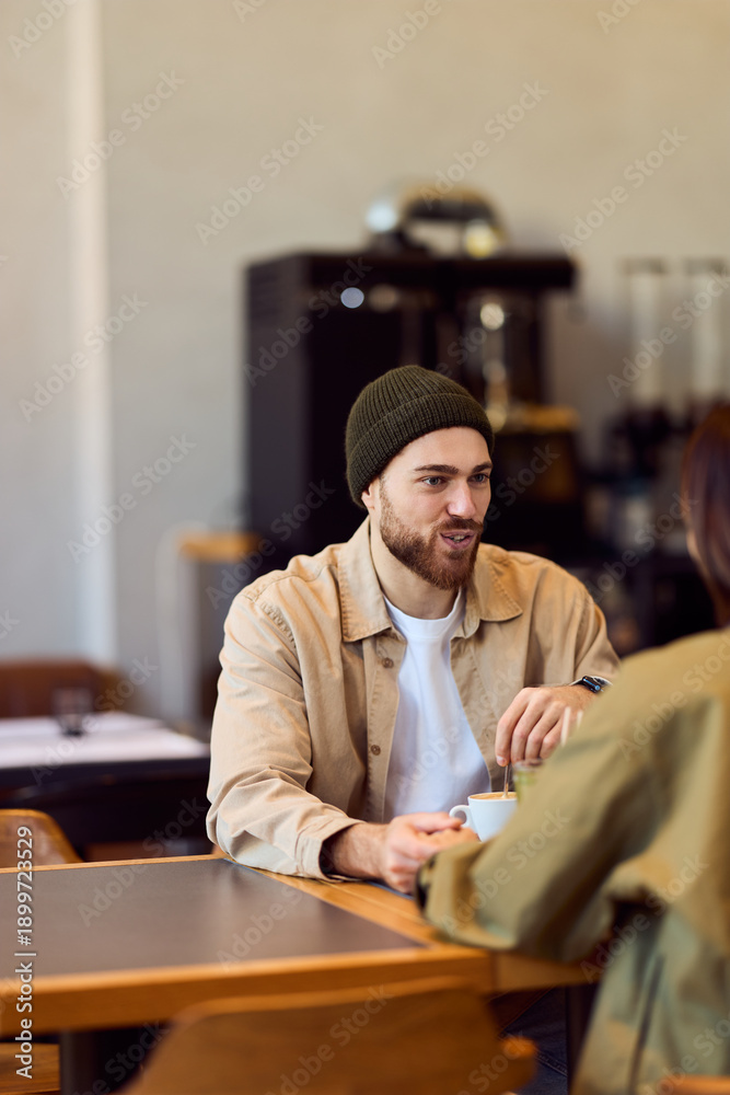 Fototapeta premium Casual Conversation At A Coffee Shop Between Friends During A Relaxed Meeting