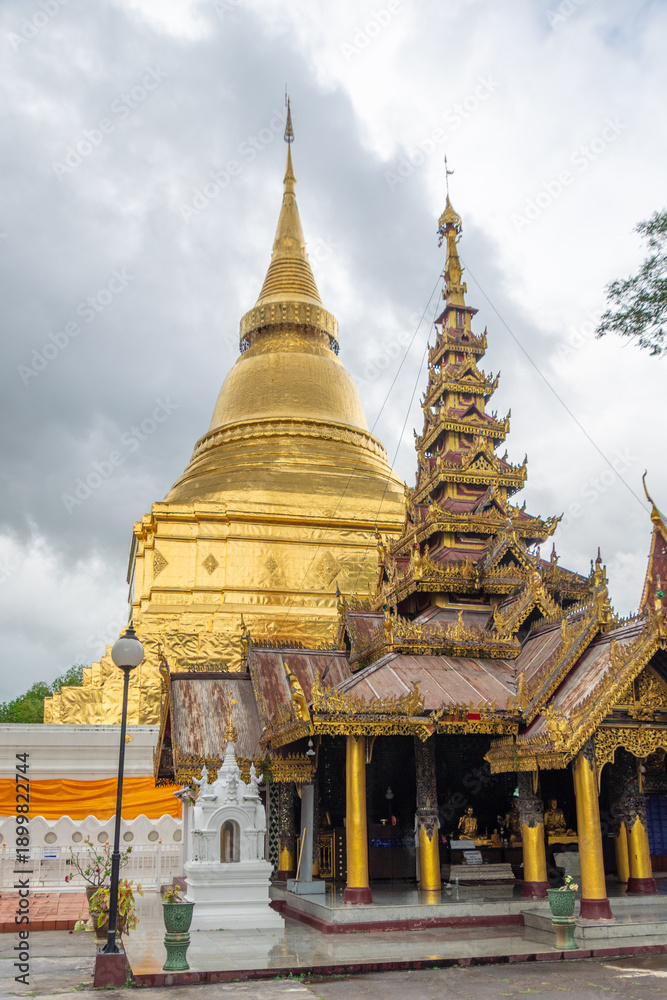 Fototapeta premium architectural element of the Wat Kaew don Tao Suchadaram, a temple in Lampang, Thailand