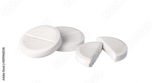 Foto White pills and broken tablet on transparent background