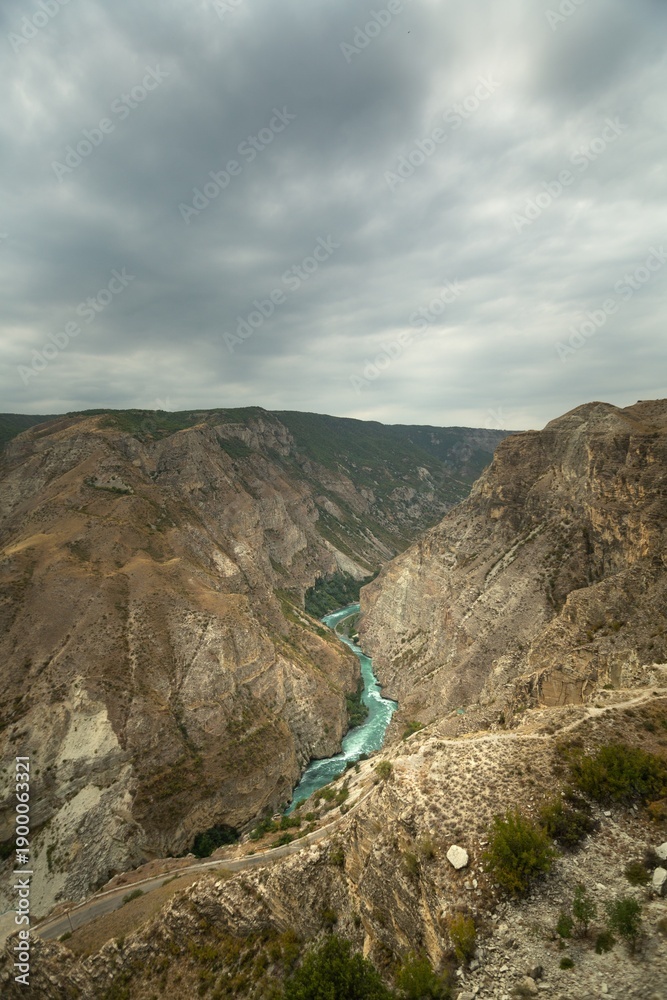 Obraz premium Mountain landscape valley panorama and elevator