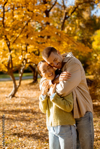 Couple embraces joy in colo...