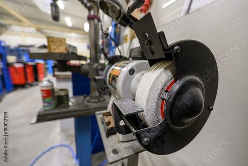 Cuadro en lienzo Ground grooves in a white wheel on a bench grinder in the workshop