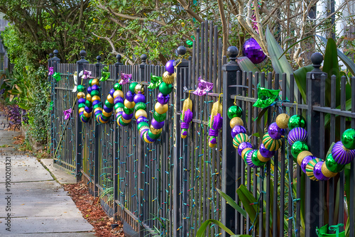 Obraz na plátne New Orleans, LA, USA - January 10, 2026: Metal Fence Decorated with Mardi Gras B