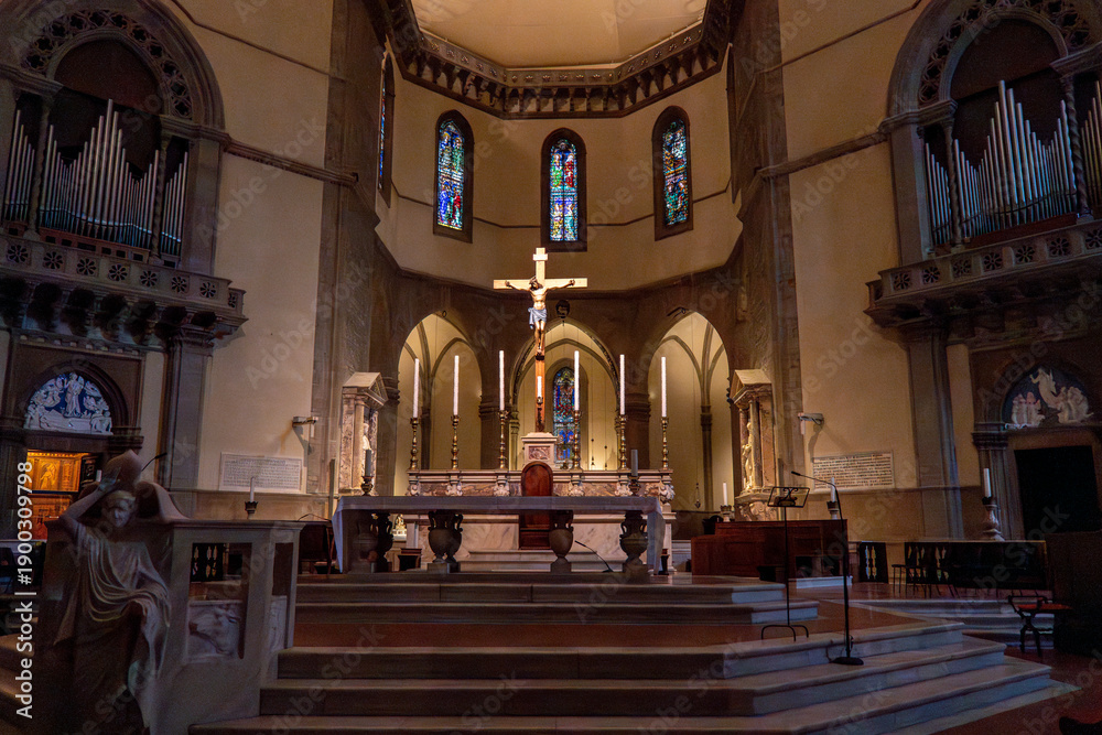 Obraz premium High altar and historic interior of the Santa Maria del Fiore cathedral in Florence, Italy