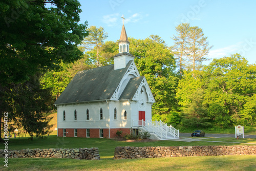 Tableau sur toile Saint Bridget's Church on a spring afternoon in Sharon, Connecticut